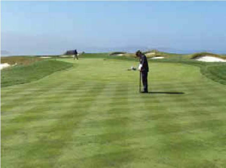 Si bien los medidores de humedad han sido utilizados fundamentalmente en los greens, su uso se está expandiendo a los approaches, fairways y tees para mejorar la evaluación de la humedad y la toma de decisiones en cuanto al riego.