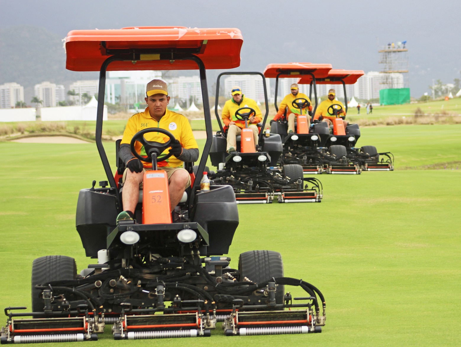 Las máquinas de corte de Jacobsen preparando el campo de golf de la Reserva Marapendi en Rio de Janeiro