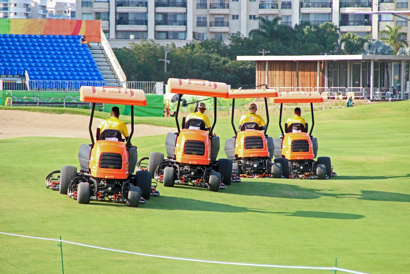 Las máquinas de corte de Jacobsen preparando el campo de golf de la Reserva Marapendi en Rio de Janeiro